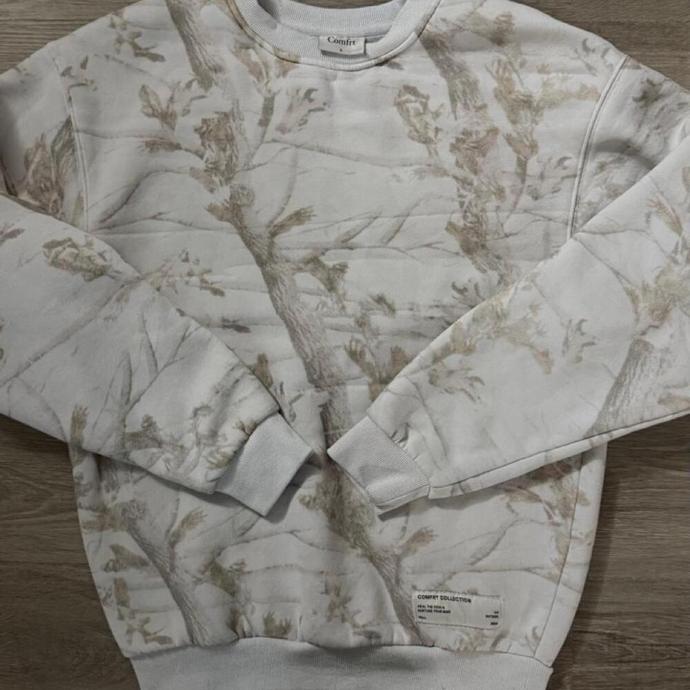 Comfrt crewneck sweatshirt with beige
